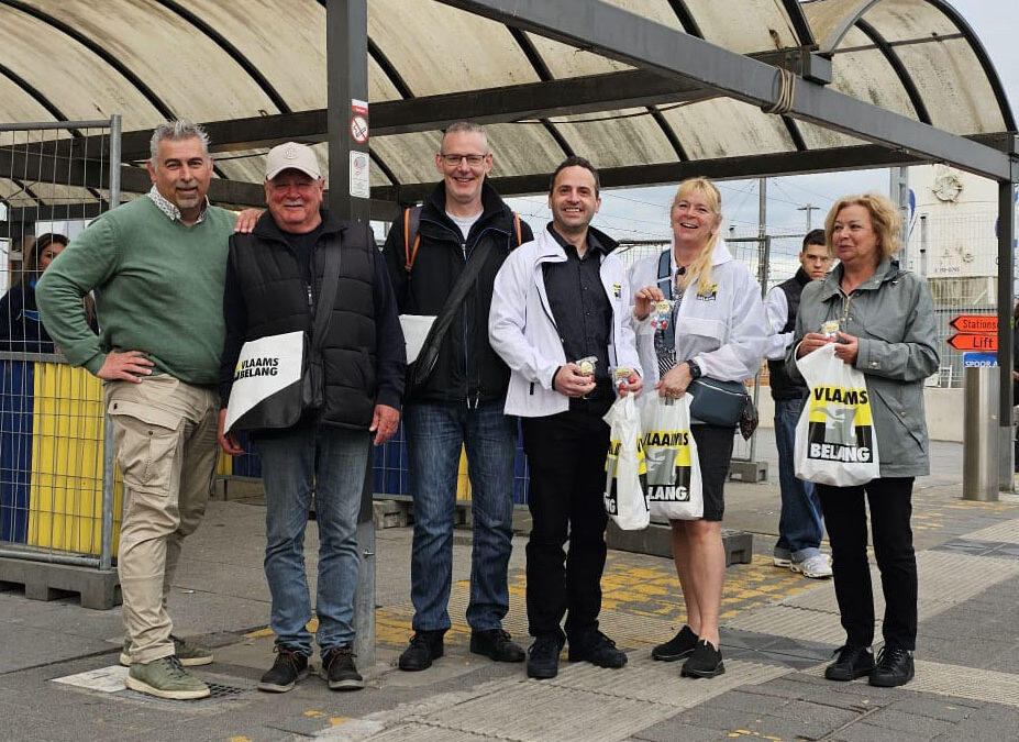Vlaams Belang Hasselt wenst reizigers een zalig Pasen met chocolade paaseitjes